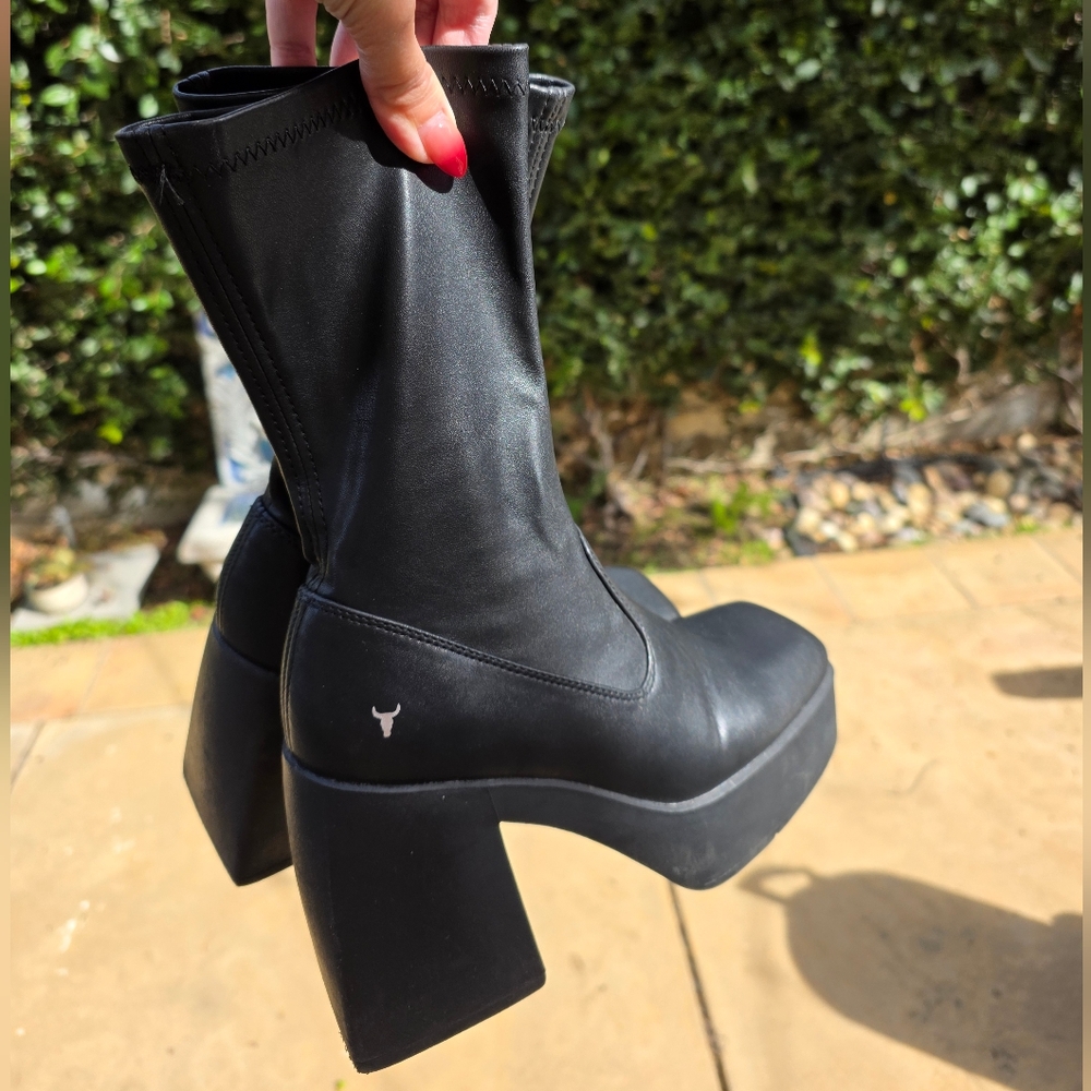 Platform boots